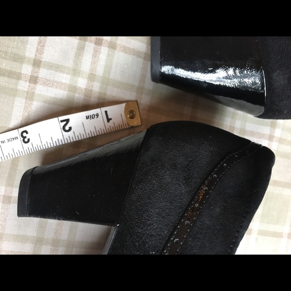 Clark’s Artisan booties - Picture 5 of 6
